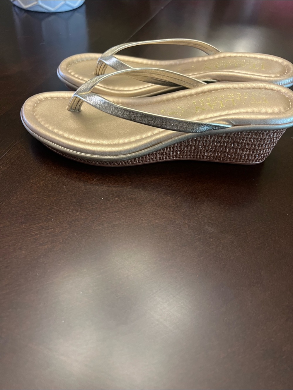Italian Shoemakers Metallic Gold Thong Sandals. Size 6. Never worn. - Picture 2 of 5
